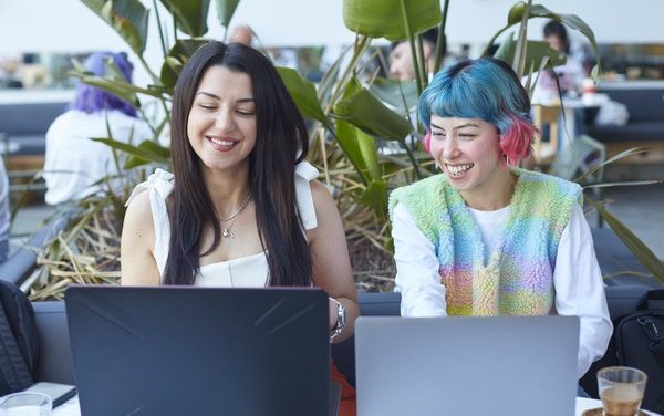 Teknologi Terbaru Yang Sedang Jadi Tren Di Kalangan Milenial