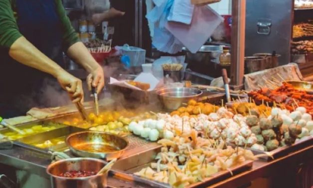 Street Food Kekinian Yang Banyak Diburu Anak Muda