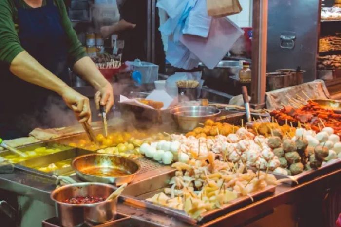 Street Food Kekinian Yang Banyak Diburu Anak Muda